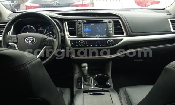 Buy Used Toyota Highlander White Car in Accra in Greater Accra Buy Used Toyota Highlander White Car in Accra in Greater Accra