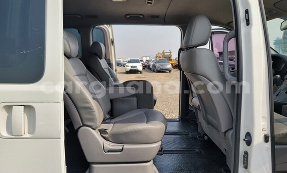 Sayi Na hannu Hyundai Grand Starex White Mota in Accra a Greater Accra Sayi Na hannu Hyundai Grand Starex White Mota in Accra a Greater Accra