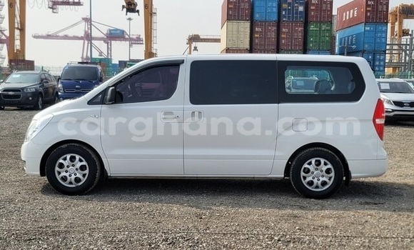 Sayi Na hannu Hyundai Grand Starex White Mota in Accra a Greater Accra Sayi Na hannu Hyundai Grand Starex White Mota in Accra a Greater Accra