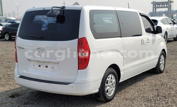 Sayi Na hannu Hyundai Grand Starex White Mota in Accra a Greater Accra Sayi Na hannu Hyundai Grand Starex White Mota in Accra a Greater Accra