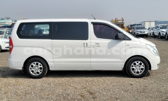 Sayi Na hannu Hyundai Grand Starex White Mota in Accra a Greater Accra Sayi Na hannu Hyundai Grand Starex White Mota in Accra a Greater Accra