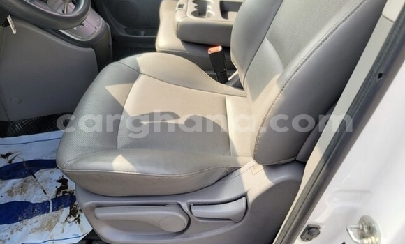 Sayi Na hannu Hyundai Grand Starex White Mota in Accra a Greater Accra Sayi Na hannu Hyundai Grand Starex White Mota in Accra a Greater Accra
