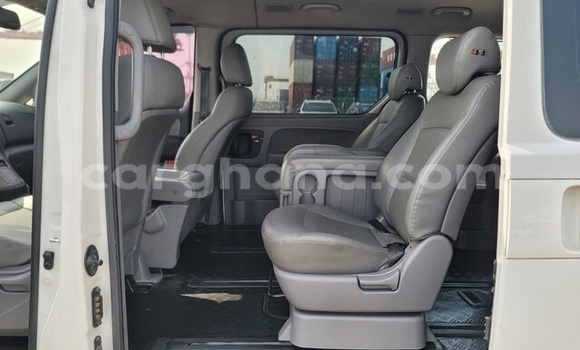 Sayi Na hannu Hyundai Grand Starex White Mota in Accra a Greater Accra Sayi Na hannu Hyundai Grand Starex White Mota in Accra a Greater Accra