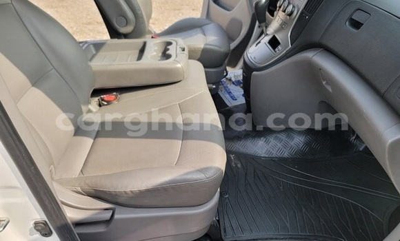 Sayi Na hannu Hyundai Grand Starex White Mota in Accra a Greater Accra Sayi Na hannu Hyundai Grand Starex White Mota in Accra a Greater Accra