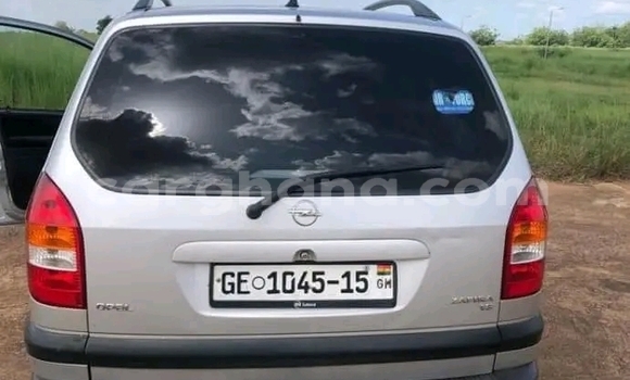 Ra Àlòkù Opel Zafira funfun Ọkọ̀ in Accra ni Greater Accra