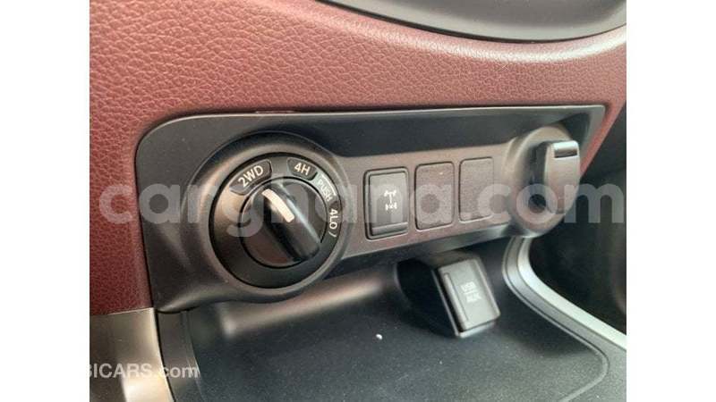 Big with watermark nissan navara ashanti import dubai 54167