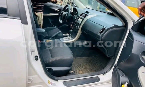 Ra Àlòkù Toyota Corolla funfun Ọkọ̀ in Accra ni Greater Accra Ra Àlòkù Toyota Corolla funfun Ọkọ̀ in Accra ni Greater Accra