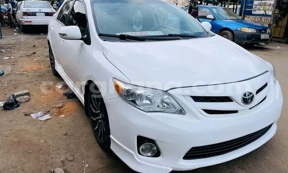 Ra Àlòkù Toyota Corolla funfun Ọkọ̀ in Accra ni Greater Accra Ra Àlòkù Toyota Corolla funfun Ọkọ̀ in Accra ni Greater Accra