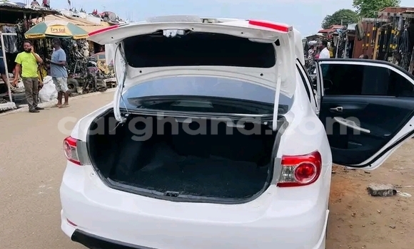 Ra Àlòkù Toyota Corolla funfun Ọkọ̀ in Accra ni Greater Accra Ra Àlòkù Toyota Corolla funfun Ọkọ̀ in Accra ni Greater Accra