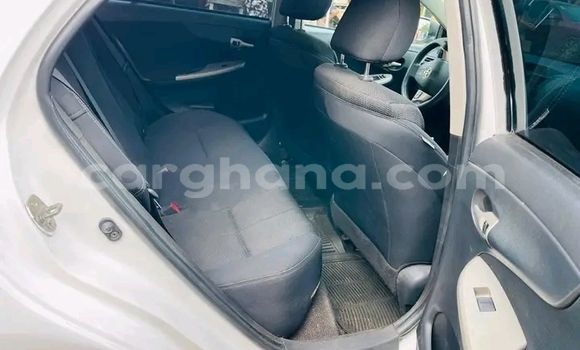 Ra Àlòkù Toyota Corolla funfun Ọkọ̀ in Accra ni Greater Accra Ra Àlòkù Toyota Corolla funfun Ọkọ̀ in Accra ni Greater Accra
