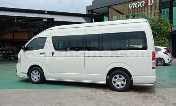 Buy Used Toyota Hiace White Car in Sekondi–Takoradi Metropolitan in Western Buy Used Toyota Hiace White Car in Sekondi–Takoradi Metropolitan in Western
