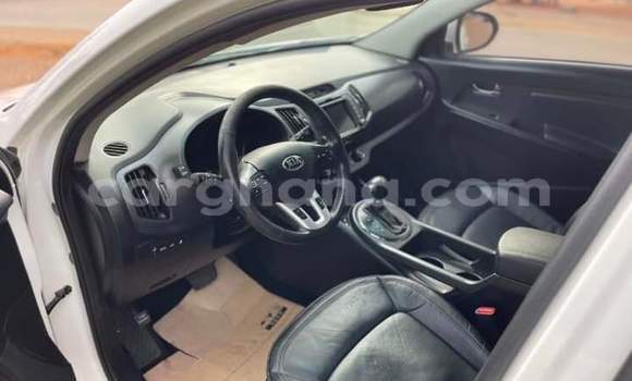 Ra Àlòkù Kia Sportage funfun Ọkọ̀ in Sekondi–Takoradi Metropolitan ni Oorun Ra Àlòkù Kia Sportage funfun Ọkọ̀ in Sekondi–Takoradi Metropolitan ni Oorun