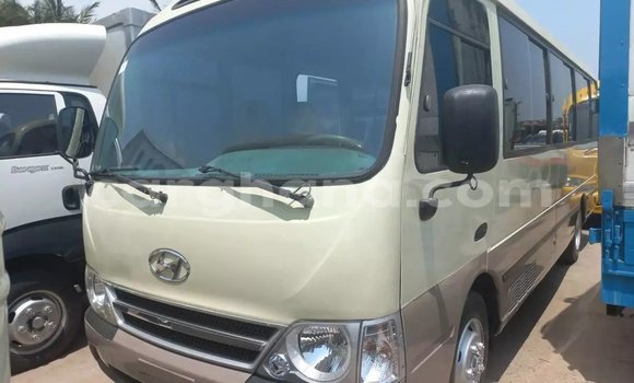 Ra Àlòkù Hyundai Cargo Alagara Ọkọ̀ in Accra ni Greater Accra