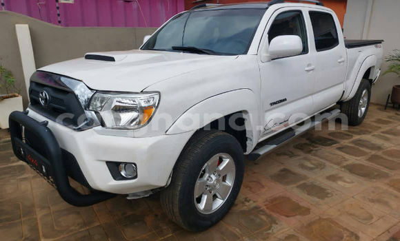 Ra Àlòkù Toyota Hilux funfun Ọkọ̀ in Sekondi–Takoradi Metropolitan ni Oorun Ra Àlòkù Toyota Hilux funfun Ọkọ̀ in Sekondi–Takoradi Metropolitan ni Oorun