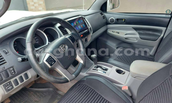 Ra Àlòkù Toyota Hilux funfun Ọkọ̀ in Sekondi–Takoradi Metropolitan ni Oorun Ra Àlòkù Toyota Hilux funfun Ọkọ̀ in Sekondi–Takoradi Metropolitan ni Oorun