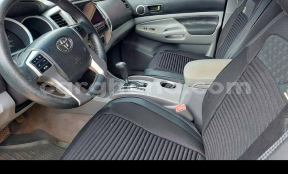 Ra Àlòkù Toyota Hilux funfun Ọkọ̀ in Sekondi–Takoradi Metropolitan ni Oorun Ra Àlòkù Toyota Hilux funfun Ọkọ̀ in Sekondi–Takoradi Metropolitan ni Oorun