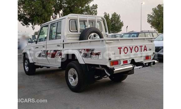 Buy Import Toyota Land Cruiser White Car in Import - Dubai in Ashanti Buy Import Toyota Land Cruiser White Car in Import - Dubai in Ashanti