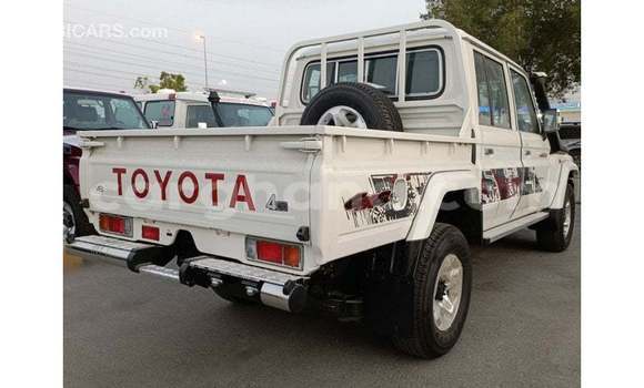 Buy Import Toyota Land Cruiser White Car in Import - Dubai in Ashanti Buy Import Toyota Land Cruiser White Car in Import - Dubai in Ashanti