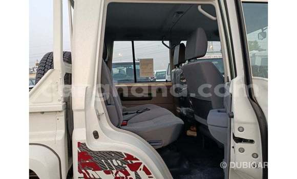 Buy Import Toyota Land Cruiser White Car in Import - Dubai in Ashanti Buy Import Toyota Land Cruiser White Car in Import - Dubai in Ashanti