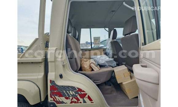 Buy Import Toyota Land Cruiser Beige Car in Import - Dubai in Ashanti Buy Import Toyota Land Cruiser Beige Car in Import - Dubai in Ashanti