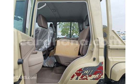 Buy Import Toyota Land Cruiser Beige Car in Import - Dubai in Ashanti Buy Import Toyota Land Cruiser Beige Car in Import - Dubai in Ashanti