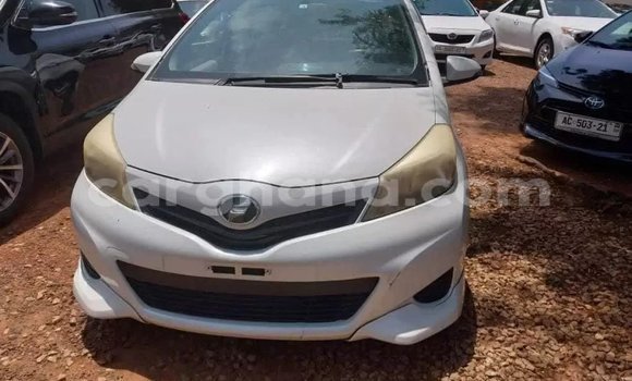 Ra Àlòkù Toyota Vitz funfun Ọkọ̀ in Accra ni Greater Accra Ra Àlòkù Toyota Vitz funfun Ọkọ̀ in Accra ni Greater Accra