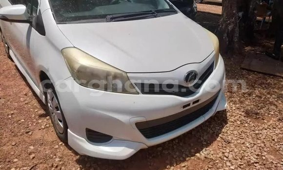 Sayi Na hannu Toyota Vitz White Mota in Accra a Greater Accra Sayi Na hannu Toyota Vitz White Mota in Accra a Greater Accra