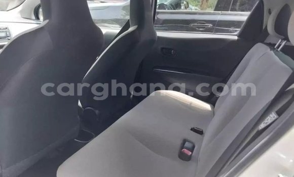 Sayi Na hannu Toyota Vitz White Mota in Accra a Greater Accra Sayi Na hannu Toyota Vitz White Mota in Accra a Greater Accra