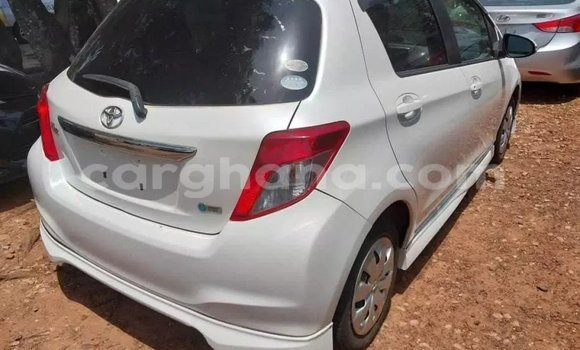 Sayi Na hannu Toyota Vitz White Mota in Accra a Greater Accra Sayi Na hannu Toyota Vitz White Mota in Accra a Greater Accra
