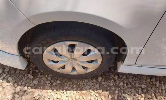 Sayi Na hannu Toyota Vitz White Mota in Accra a Greater Accra Sayi Na hannu Toyota Vitz White Mota in Accra a Greater Accra