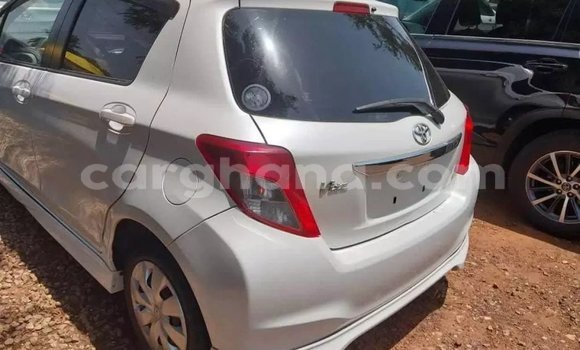 Sayi Na hannu Toyota Vitz White Mota in Accra a Greater Accra Sayi Na hannu Toyota Vitz White Mota in Accra a Greater Accra