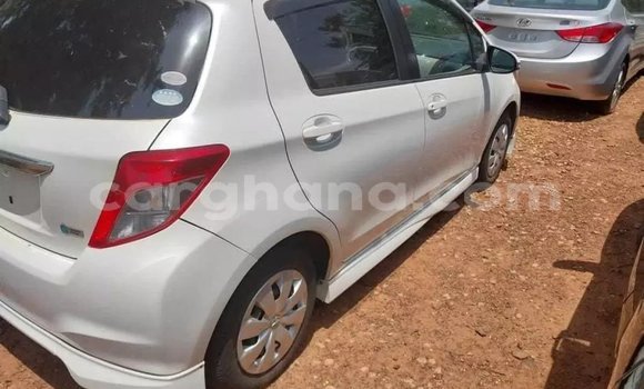 Sayi Na hannu Toyota Vitz White Mota in Accra a Greater Accra Sayi Na hannu Toyota Vitz White Mota in Accra a Greater Accra