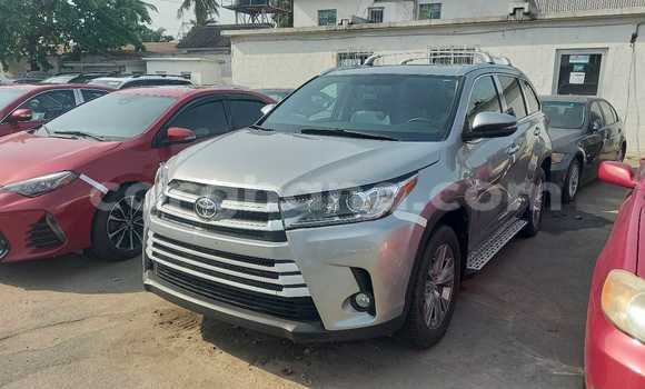 Buy Used Toyota Highlander Silver Car in Sekondi–Takoradi Metropolitan in Western Buy Used Toyota Highlander Silver Car in Sekondi–Takoradi Metropolitan in Western