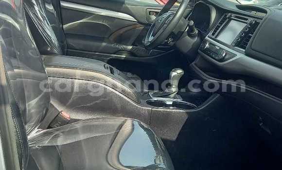 Buy Used Toyota Highlander Silver Car in Sekondi–Takoradi Metropolitan in Western Buy Used Toyota Highlander Silver Car in Sekondi–Takoradi Metropolitan in Western