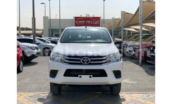 Sayi Imported Toyota Hilux White Mota in Import - Dubai a Ashanti Sayi Imported Toyota Hilux White Mota in Import - Dubai a Ashanti