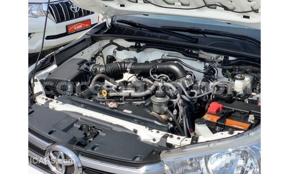 Sayi Imported Toyota Hilux White Mota in Import - Dubai a Ashanti Sayi Imported Toyota Hilux White Mota in Import - Dubai a Ashanti