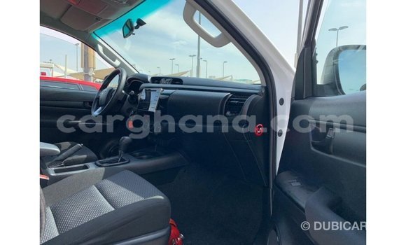 Sayi Imported Toyota Hilux White Mota in Import - Dubai a Ashanti Sayi Imported Toyota Hilux White Mota in Import - Dubai a Ashanti