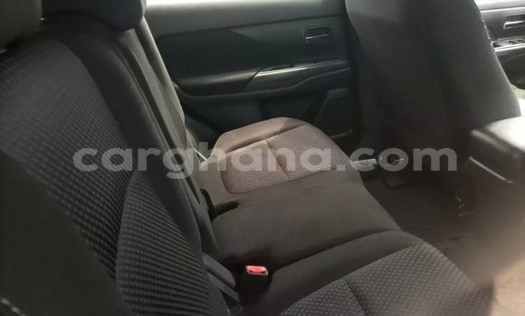 Sayi Na hannu Mitsubishi Outlander Azurfa Mota in Accra a Greater Accra Sayi Na hannu Mitsubishi Outlander Azurfa Mota in Accra a Greater Accra