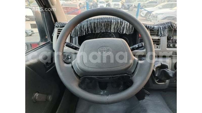 Big with watermark toyota hiace ashanti import dubai 54279