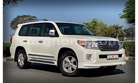 Sayi Imported Toyota Land Cruiser White Mota in Import - Dubai a Ashanti