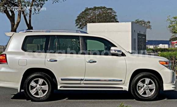 Ra Imported Toyota Land Cruiser funfun Ọkọ̀ in Import - Dubai ni Ashanti Ra Imported Toyota Land Cruiser funfun Ọkọ̀ in Import - Dubai ni Ashanti