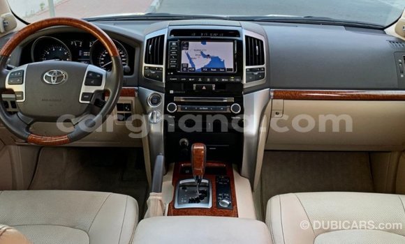 Ra Imported Toyota Land Cruiser funfun Ọkọ̀ in Import - Dubai ni Ashanti Ra Imported Toyota Land Cruiser funfun Ọkọ̀ in Import - Dubai ni Ashanti