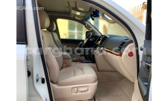 Ra Imported Toyota Land Cruiser funfun Ọkọ̀ in Import - Dubai ni Ashanti Ra Imported Toyota Land Cruiser funfun Ọkọ̀ in Import - Dubai ni Ashanti
