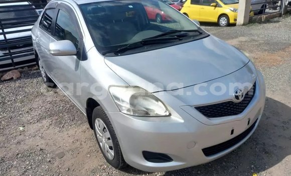 Sayi Na hannu Toyota Belta Azurfa Mota in Accra a Greater Accra