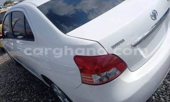 Sayi Na hannu Toyota Yaris White Mota in Accra a Greater Accra Sayi Na hannu Toyota Yaris White Mota in Accra a Greater Accra