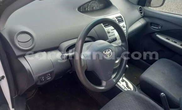Sayi Na hannu Toyota Yaris White Mota in Accra a Greater Accra Sayi Na hannu Toyota Yaris White Mota in Accra a Greater Accra