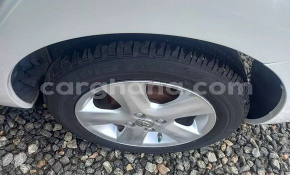 Sayi Na hannu Toyota Yaris White Mota in Accra a Greater Accra Sayi Na hannu Toyota Yaris White Mota in Accra a Greater Accra