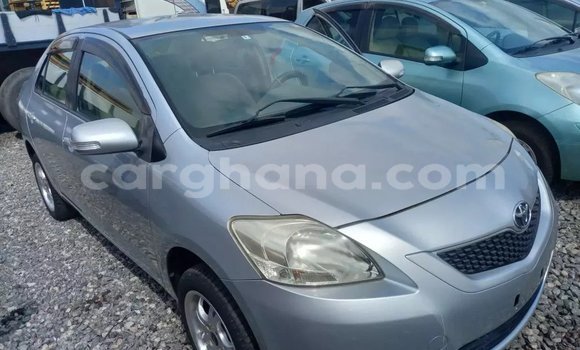 Sayi Na hannu Toyota Belta Azurfa Mota in Accra a Greater Accra
