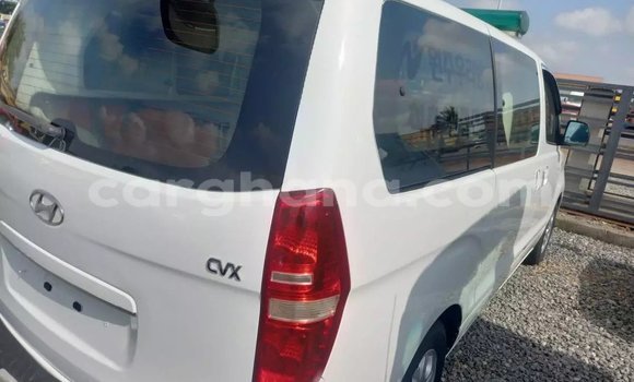 Ra Àlòkù Hyundai Starex (H-1) funfun Ọkọ̀ in Accra ni Greater Accra Ra Àlòkù Hyundai Starex (H-1) funfun Ọkọ̀ in Accra ni Greater Accra