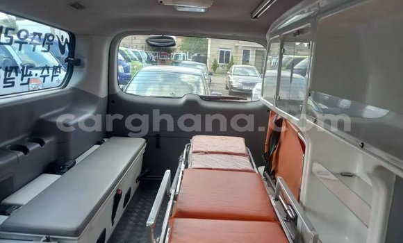 Ra Àlòkù Hyundai Starex (H-1) funfun Ọkọ̀ in Accra ni Greater Accra Ra Àlòkù Hyundai Starex (H-1) funfun Ọkọ̀ in Accra ni Greater Accra